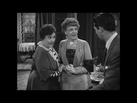 Arsenic And Old Lace (1944) | Hollywood at Home