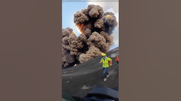 Tourists Caught in Mount Etna Eruption 🌋🔥 Running for Safety
