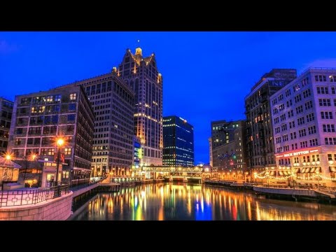 Video: Milwaukee's Downtown RiverWalk - Qué hacer