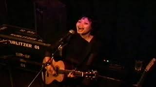 Watch Bic Runga Welcome To My Kitchen video