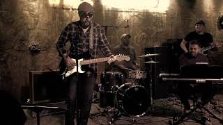 Spoonful - Andy Genge & The Penny Blues
Written by Willie Dixon
Originally performed by Howlin’ Wolf
Recorded & Filmed Live at Fat Eddies Christchurch - 15th May 2019
Guitar & Vocals - Andy Genge
Bass - Klemens Cathcart
Keys - Tim Driver
Drums - Luke Smillie Spoonful - Andy Genge & The Penny Blues