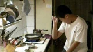 王子彥第一次學煮麵條 20091205-Part 1.wmv