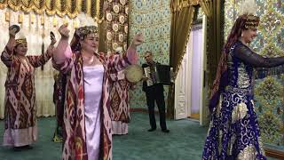 Xon saroyidagi raqs. Kimning raqsini olqishlaysiz?