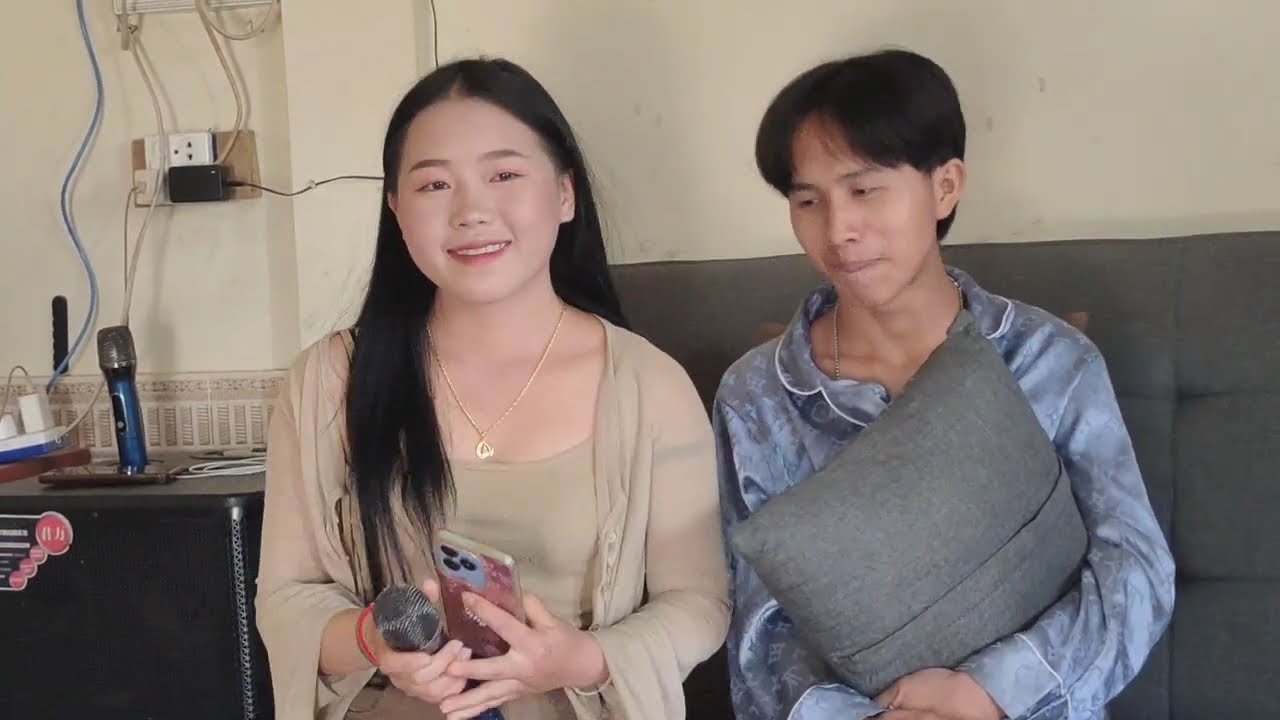 Mloog Nkauj Xis hu nkauj khos siab kawg. 