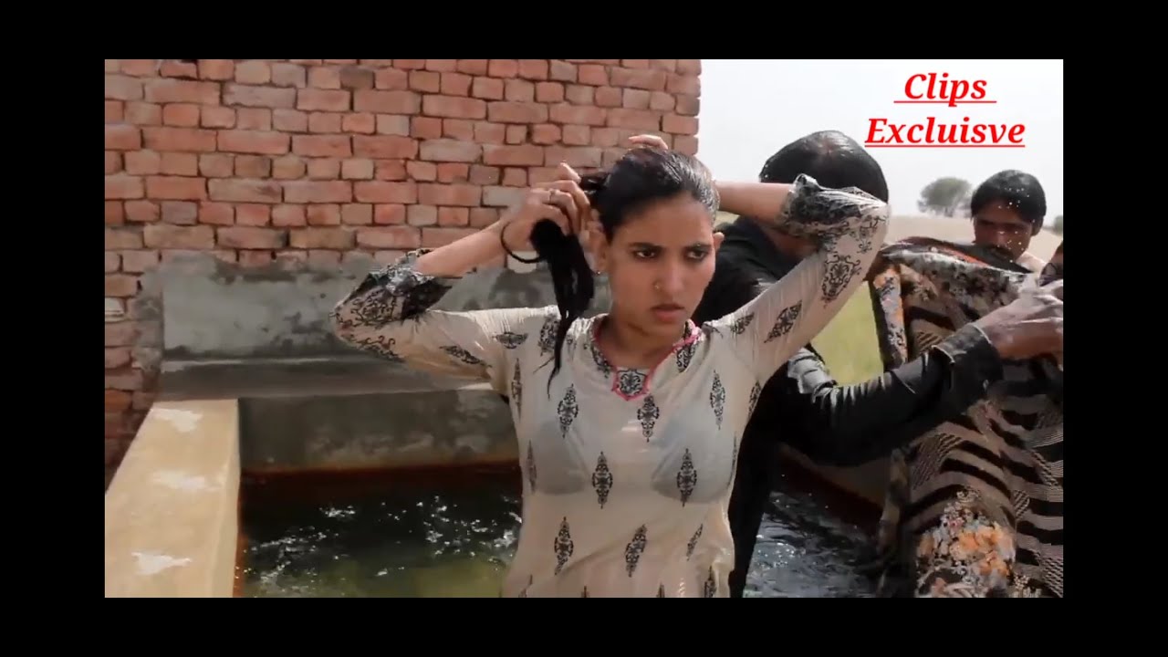 Hot Girl Bathing In An Open Tubewell Youtube 