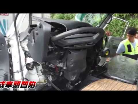 貨車追撞 駕駛受困僅輕傷--蘋果日報 20140711