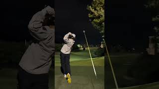 golf night amazing swing 🏌😎  #golfshorts #golfswing #amazinggolf #golfpros #golfnightswing