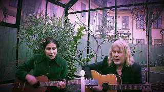 Nånting händer i december - Vera Vinter & Staffan Hellstrand