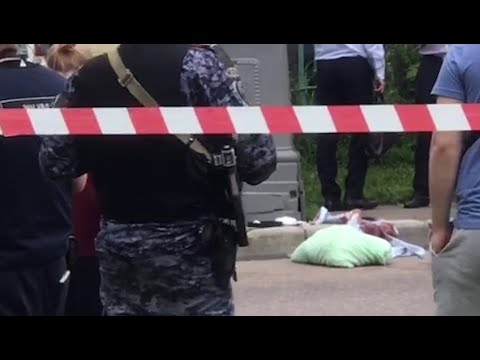 Видео с Ленинского проспекта в Москве, где прохожий открыл стрельбу по сотрудникам ДПС