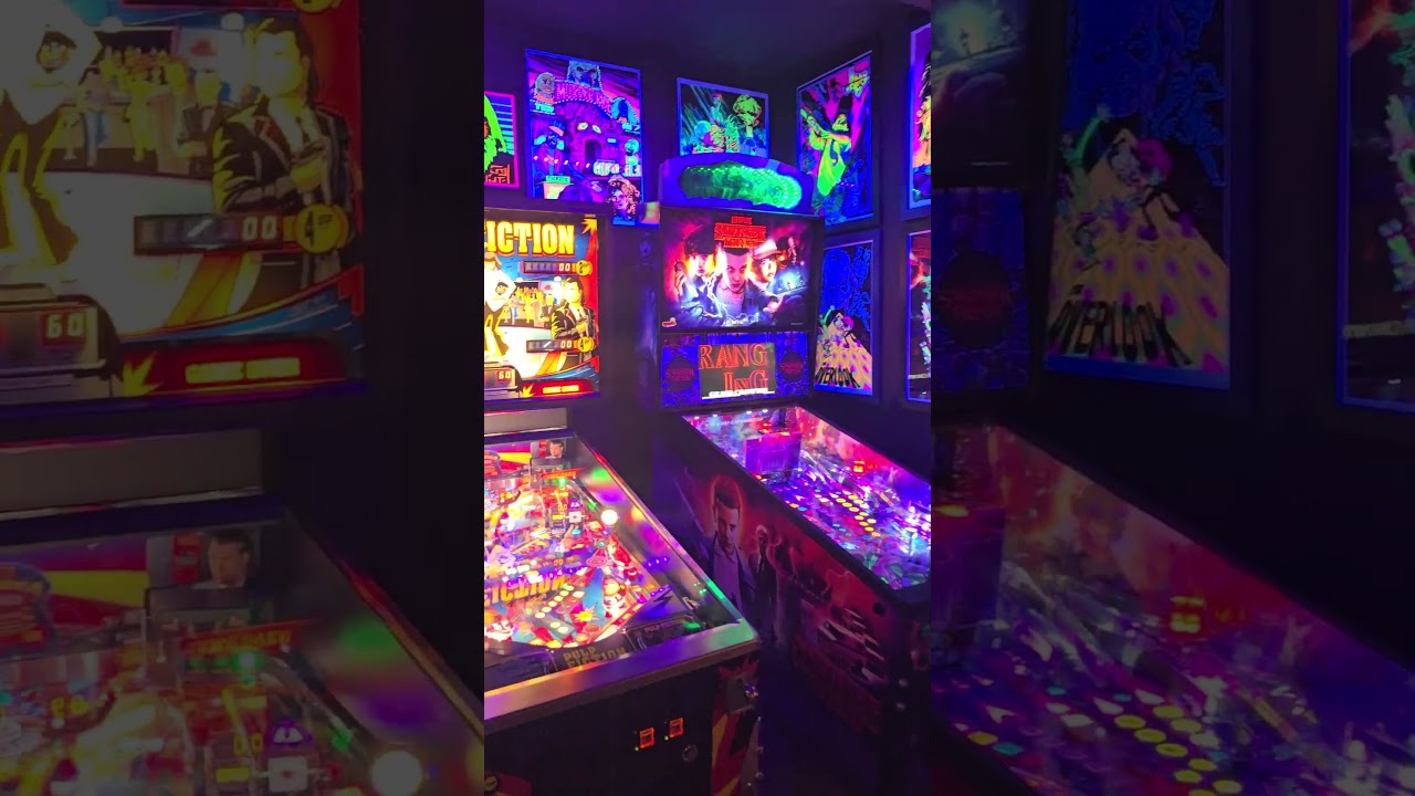 Satellite Pinball Bar Arcade  opened last month in Oakland Park,  Florida ... good pizza and calzone