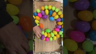 EASY DIY EASTER WREATH - DOLLAR TREE #eastereggs #easter #wreaths #diy #dollartree #dollartreediy