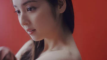 佐々木希 美しいブラトップ姿披露 ユニクロ新TV CM 私をいちばん軽くする服 ユニクロのブラトップ 篇 