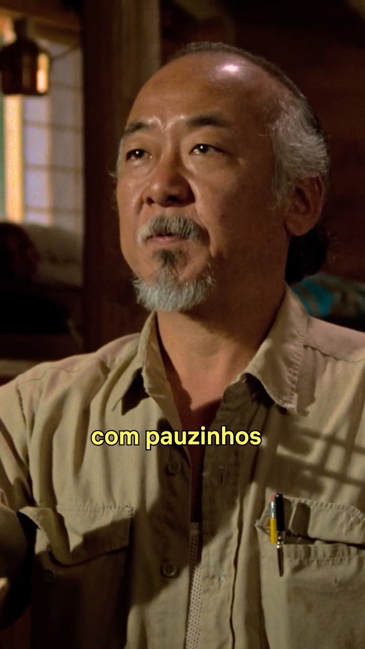 Johnny mostra pro LaRusso como se pega uma mosca! ?? #CobraKai