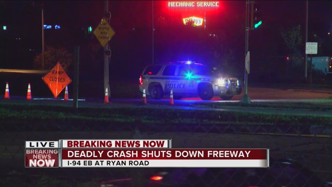 Deadly crash shuts down freeway - YouTube