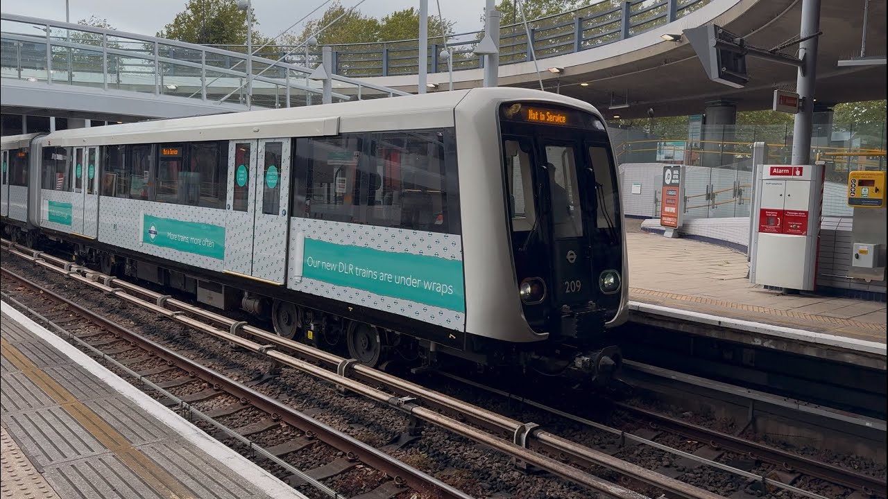 Play: DLR B23 Stock in Testing: a one-minute train-spotting fix