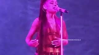 Ariana Grande LLORA AL RECORDAR A MAC MILLER EN SU CONCIERTO.