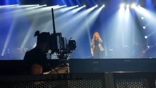 Céline Dion Zora Sourit+ man in the mirror( July 9th 2017 Live Paris Accord Hotels Arena)