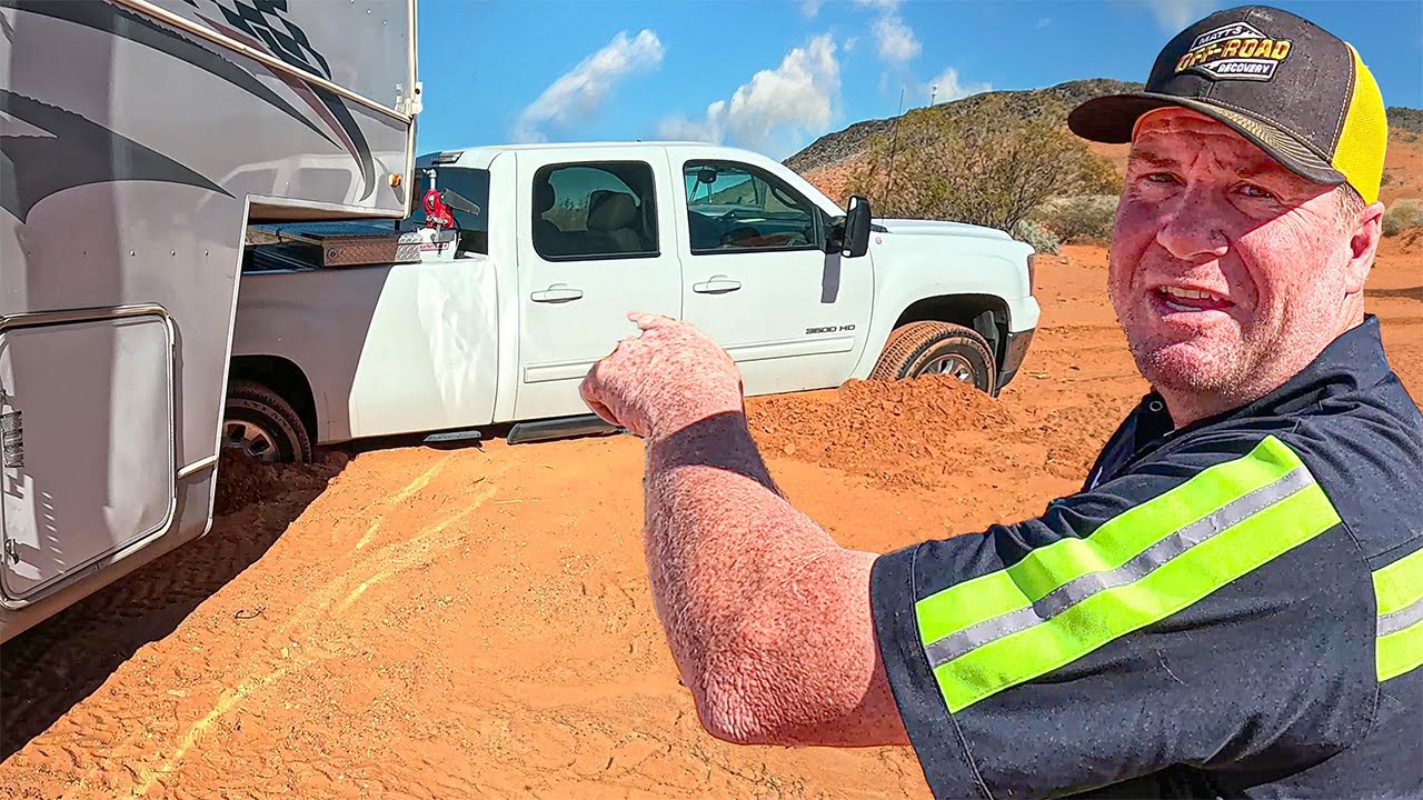 Как это вообще произошло?! GMC застрял в песке!