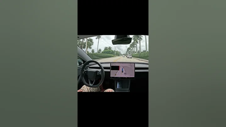 Tesla FSD Smoothly Navigates Intersection with Stopped Cars