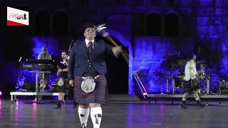 Wake me up: Avicii on bagpipe!