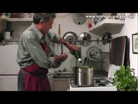 Video: Wie Man Eine Köstliche Und Würzige Gemüsebrühe Kocht