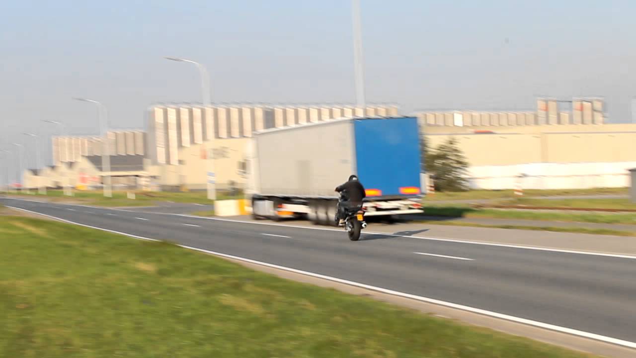 Suzuki bandit 1200 sheelie