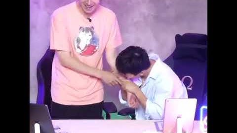 Donghae panicked and kissed heechul 😂     [ SUPER JUNIOR ] [ HEECHUL ] [ DONGHAE ] [ KPOP ]