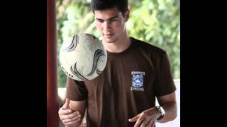 Phil Younghusband Fan video