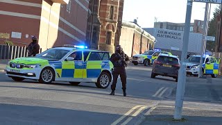 ARMED POLICE descend with GUNS DRAWN at Manchester Prison - High security murder suspect escort!