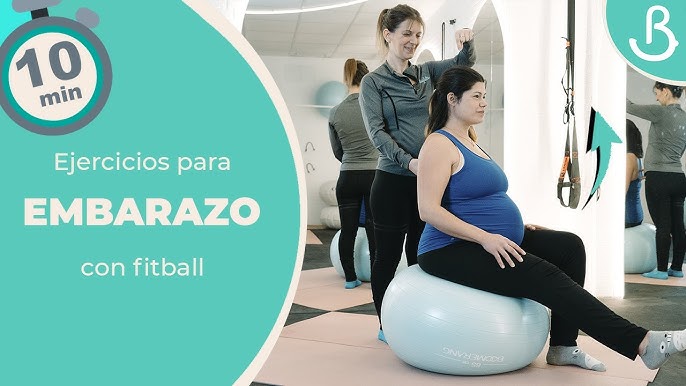 Mujer Embarazada Feliz Que Ejercita En Fitball En Casa Imagen de archivo -  Imagen de embarazo, hermoso: 52227775