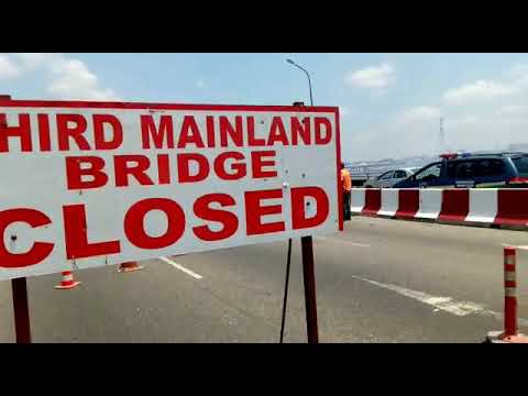 3rd mainland bridge inward Iyana-Owo, from Lagos Island pacialy closed for repairs