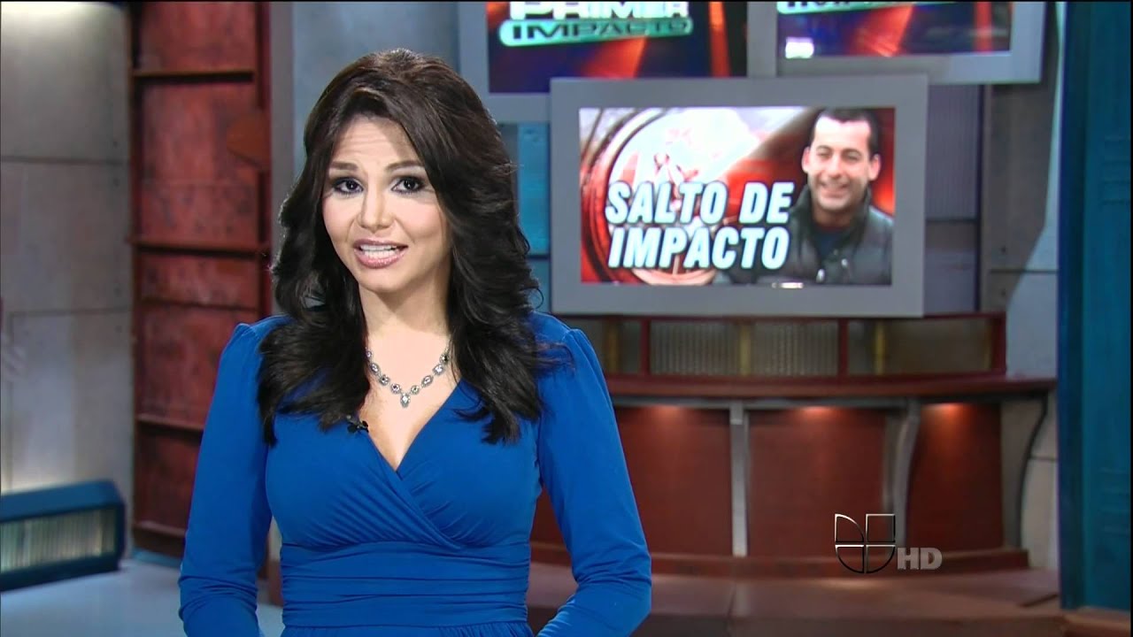 Natalia Cruz 2011/08/01 Primer Impacto; Blue dress, cleavage, legs YouTube