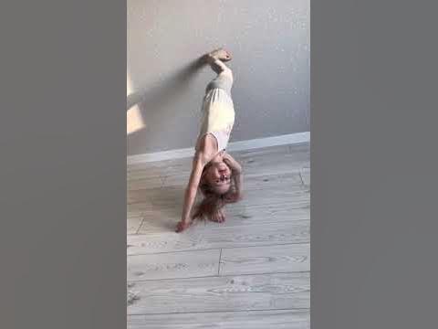 Шпагат у стены - YouTube