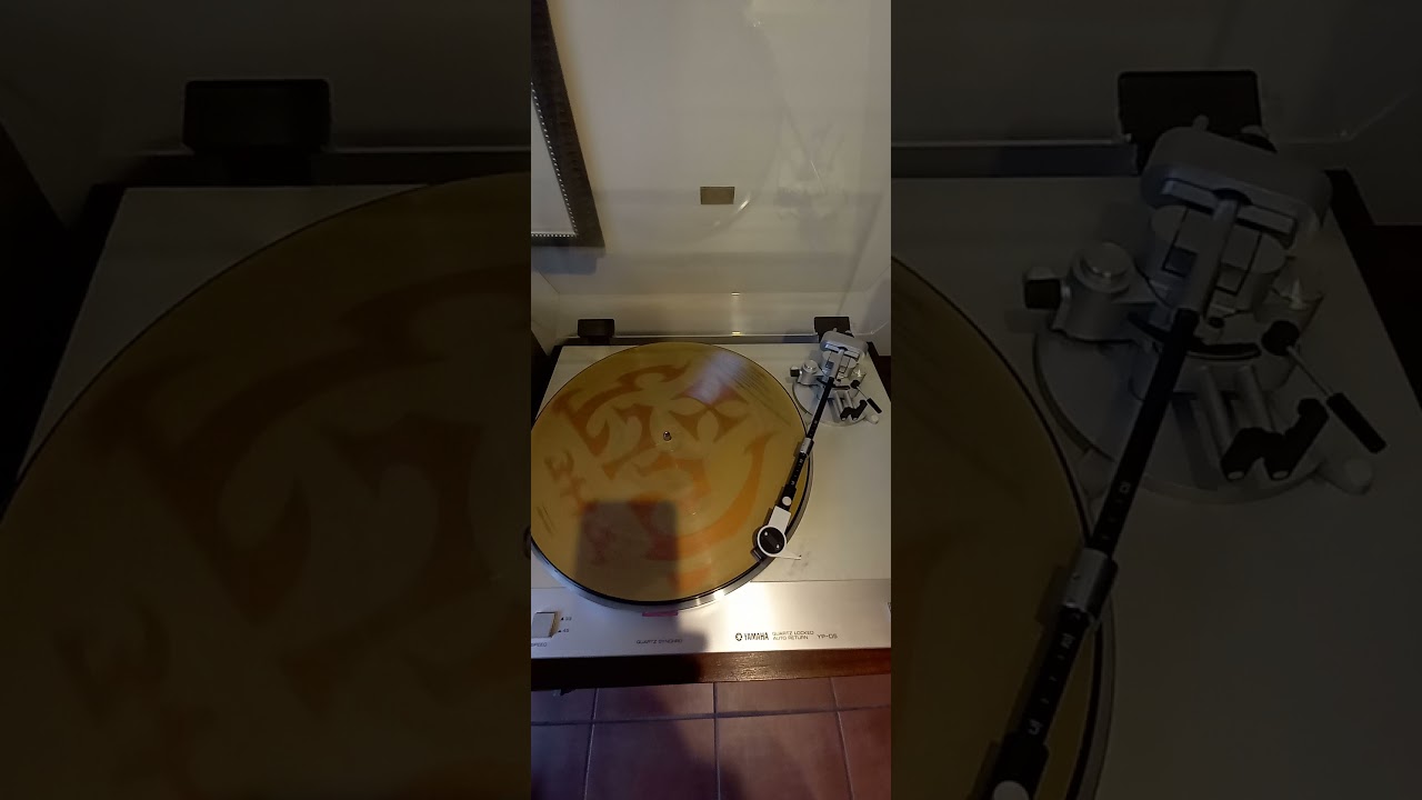 Yamaha turntable YP-D5