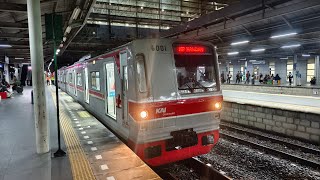 NAIK KERETA API KRL  TM 6000 KRL BEKASI MANGGARAI CIKARANG MALAM HARI
