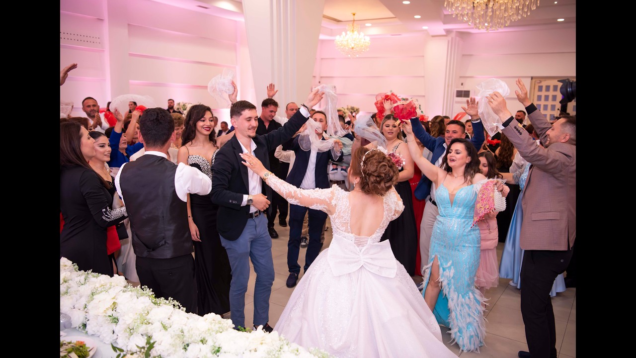 Krushqit ndezin dasmen: @StudioValerjo