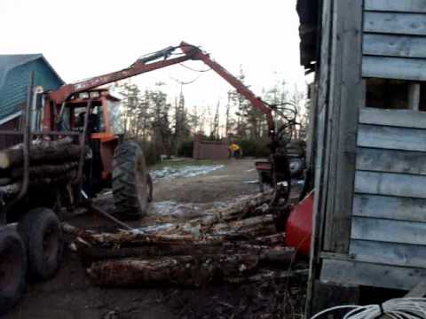 Allis Chalmers 6080 unloading wood