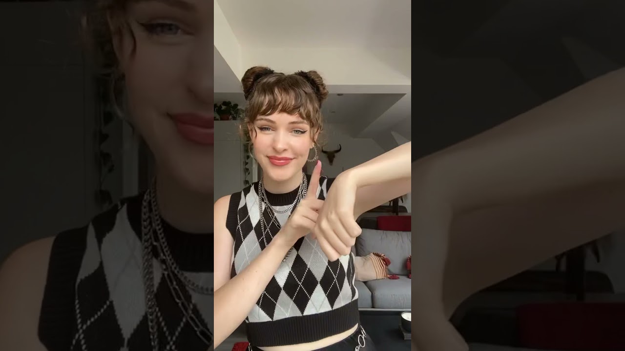 Oily fringe? Try our Foaming Dry Shampoo for a quick refresh like @netflixkill 💙