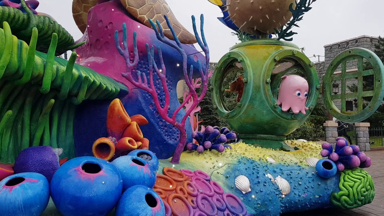 Disney Stars On Parade en zone infinity (Disneyland Paris 12/04/2018)