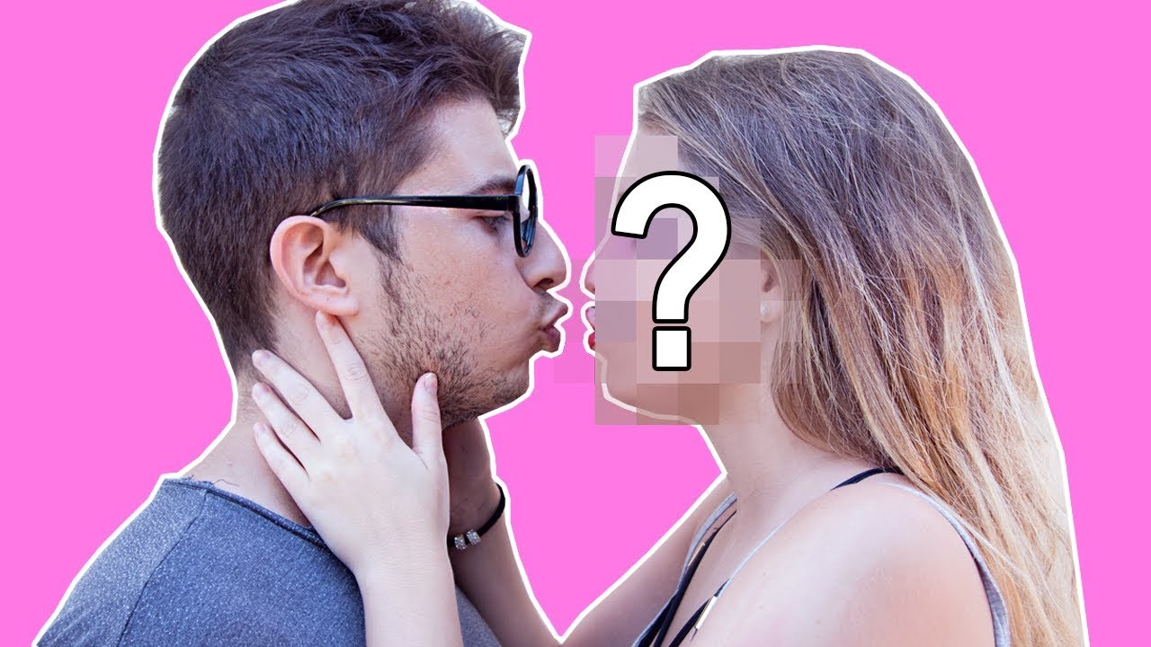 MI NOVIO ME MAQUILLA!! | Laia Oli
