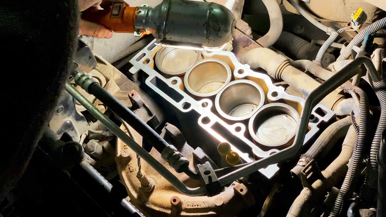 Восстановление резьбы в блоке цилиндров - YouTube