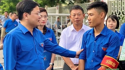 CHUYỂN ĐỘNG | Trung ương Đoàn tặng quà các đội tiếp sức mùa thi 2022