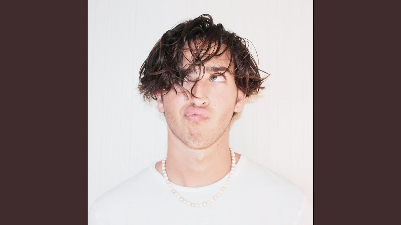 YouTubeでBby Lately!!!を視聴 YouTubeでBby Lately!!!を視聴