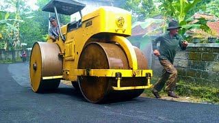 MV6P Barata Tandem Roller Compressing new asphalt layer in a narrow road
