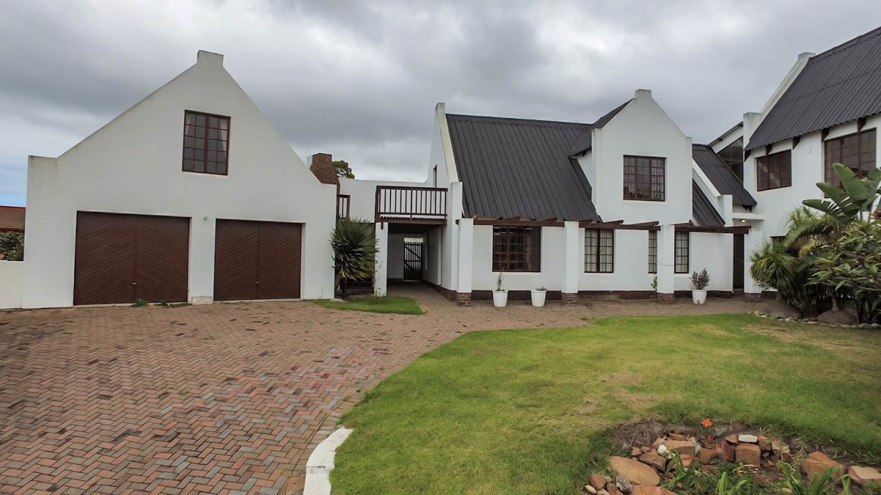 5 Bedroom House for sale in Eastern Cape Jeffreys Bay To Tsitsikamma