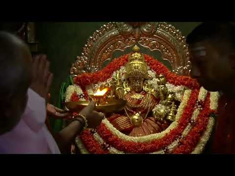 Narendra Modi performs Pooja at Chamundeshwari Temple, Chamundi betta, Mysore.