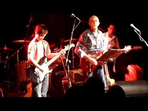 אבי סינגולדה - עם יונתן שני שרים "Knocking on heavens door"