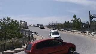Geyve'de trafiği bazen ters işleyen köprü tehlike saçıyor.. Resimi