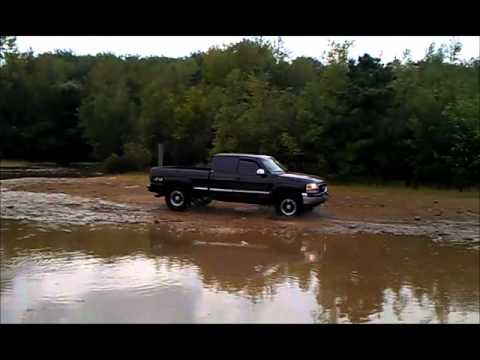 GMC Sierra offroad.wmv