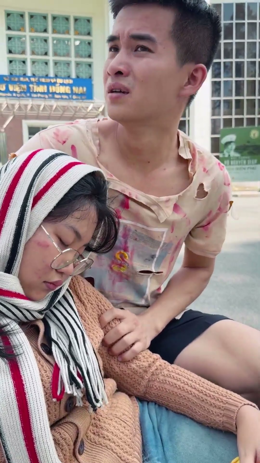 LNS - Cậu bé đáng thương mổ côi mẹ || Poor little boy - No mother #shorts